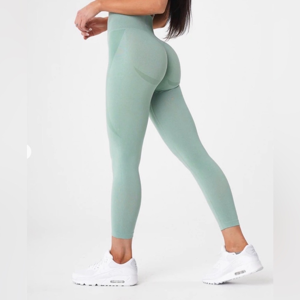 NVGTN High-Waist Sculpting Leggings in Mint Green